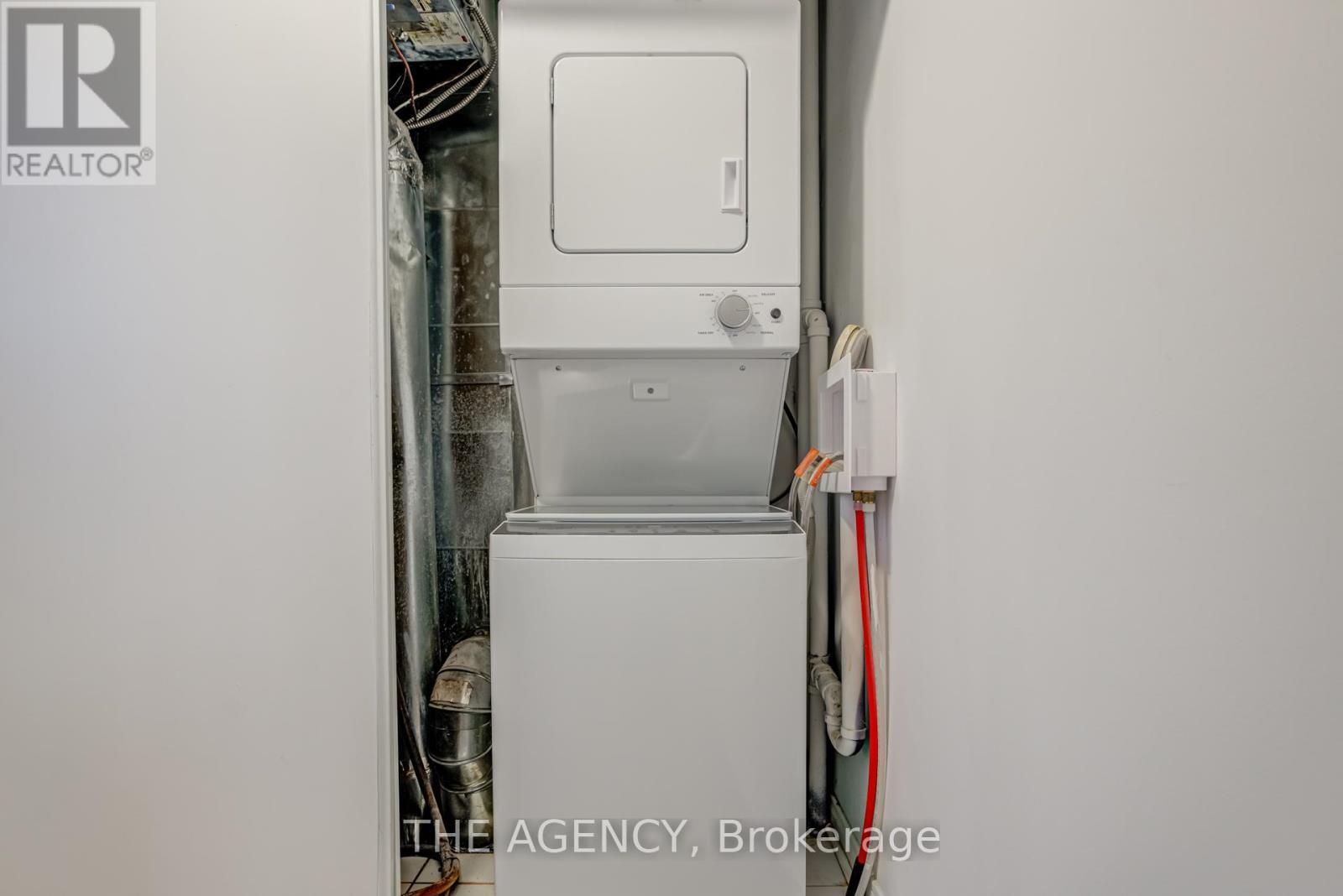 1039 - 54 East Liberty Street, Toronto, ON - Indoor Photo Showing Laundry Room