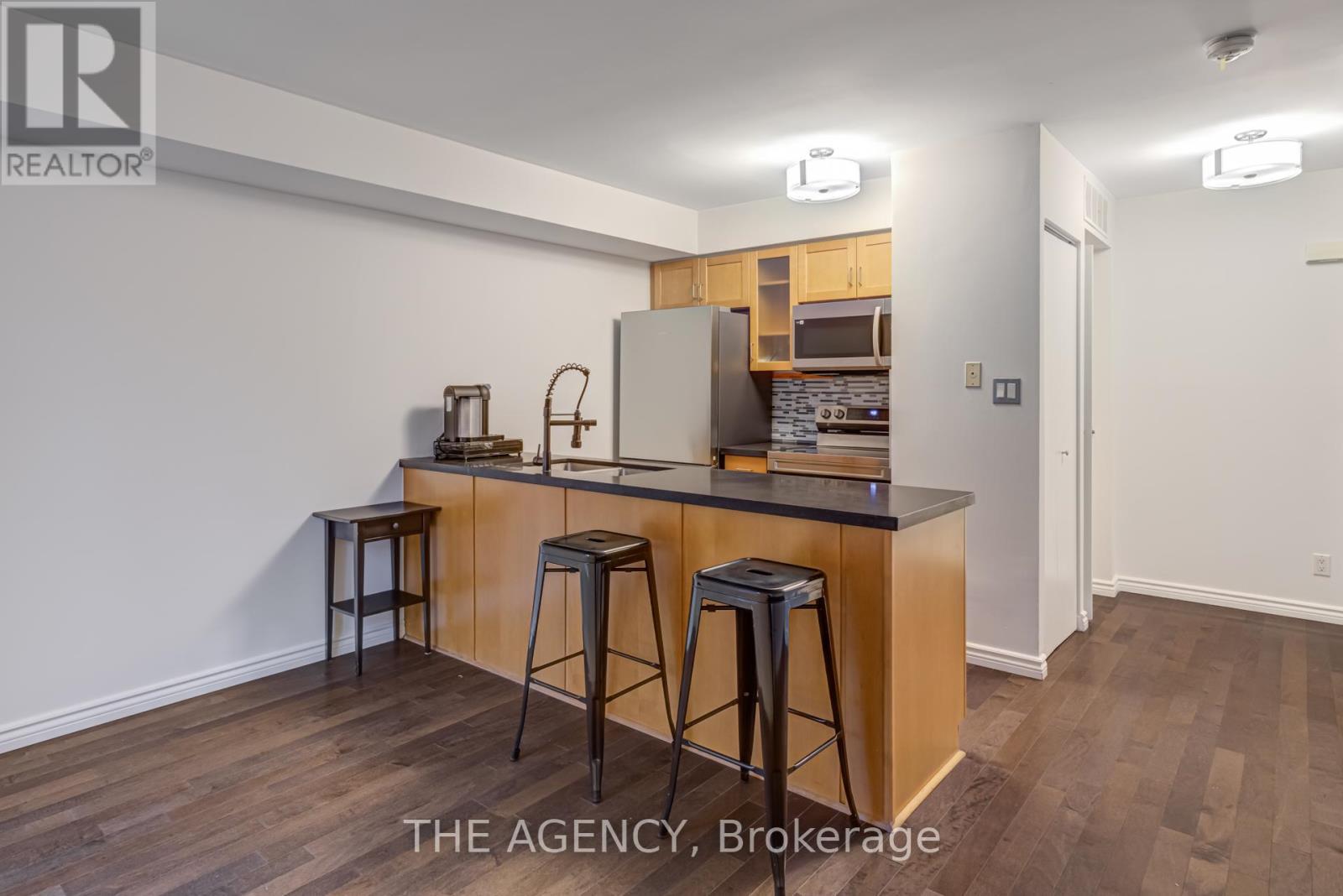 1039 - 54 East Liberty Street, Toronto, ON - Indoor Photo Showing Kitchen