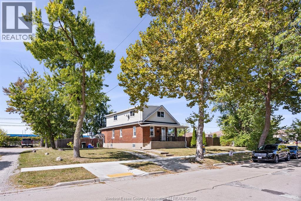 2699 Alexis, Windsor, ON - Outdoor