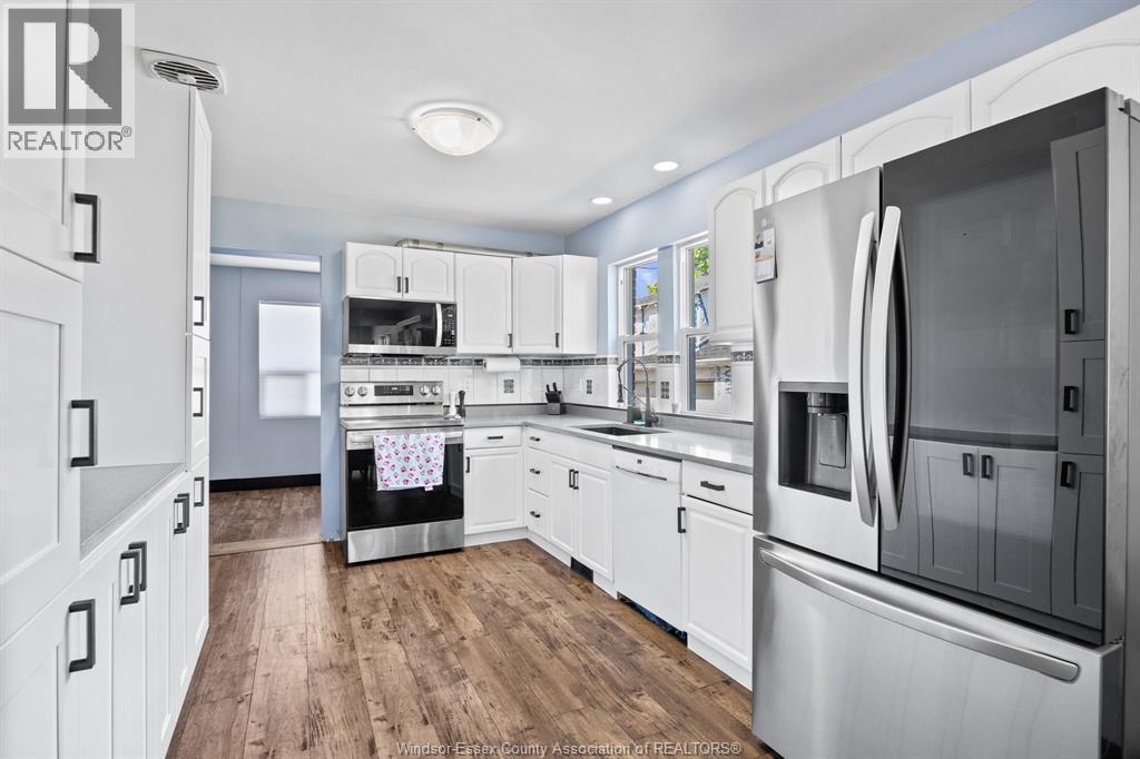 2699 Alexis, Windsor, ON - Indoor Photo Showing Kitchen