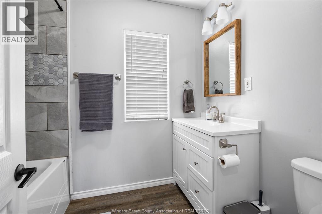2699 Alexis, Windsor, ON - Indoor Photo Showing Bathroom
