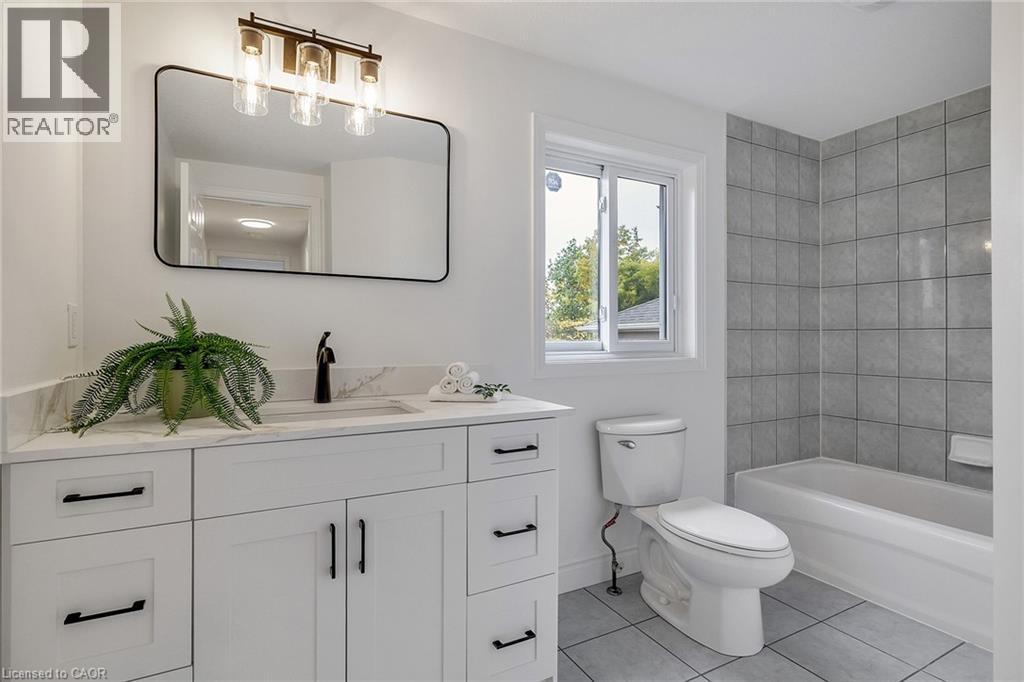 96 Marl Meadow Drive, Kitchener, ON - Indoor Photo Showing Bathroom
