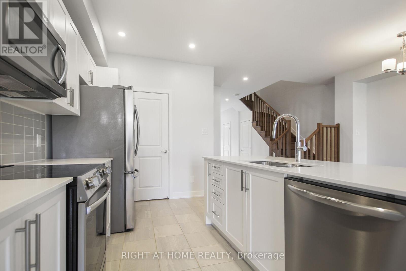 534 Corretto Place, Ottawa, ON - Indoor Photo Showing Kitchen With Double Sink
