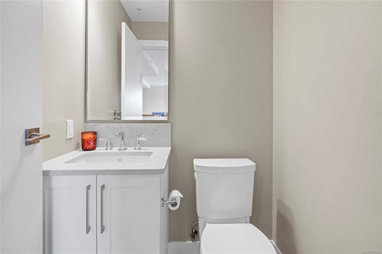 202-3529 Dolphin Dr, Nanoose Bay, BC - Indoor Photo Showing Bathroom