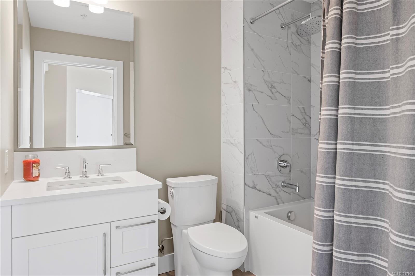 202-3529 Dolphin Dr, Nanoose Bay, BC - Indoor Photo Showing Bathroom