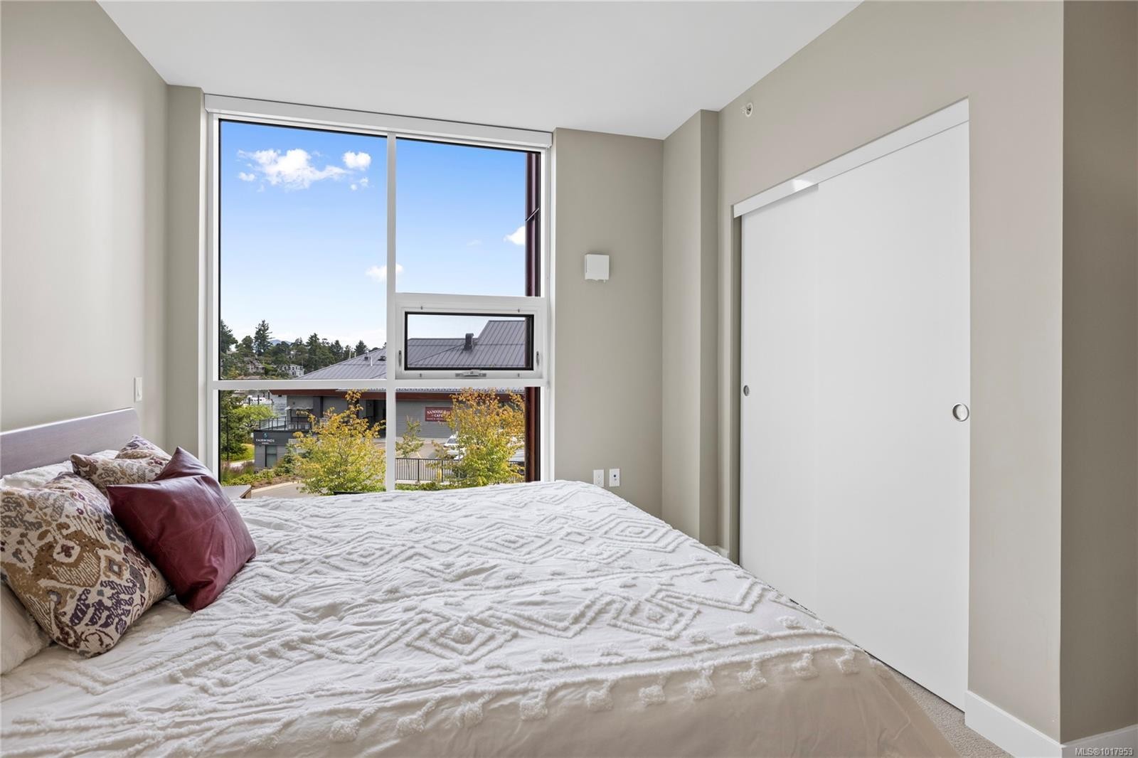 202-3529 Dolphin Dr, Nanoose Bay, BC - Indoor Photo Showing Bedroom