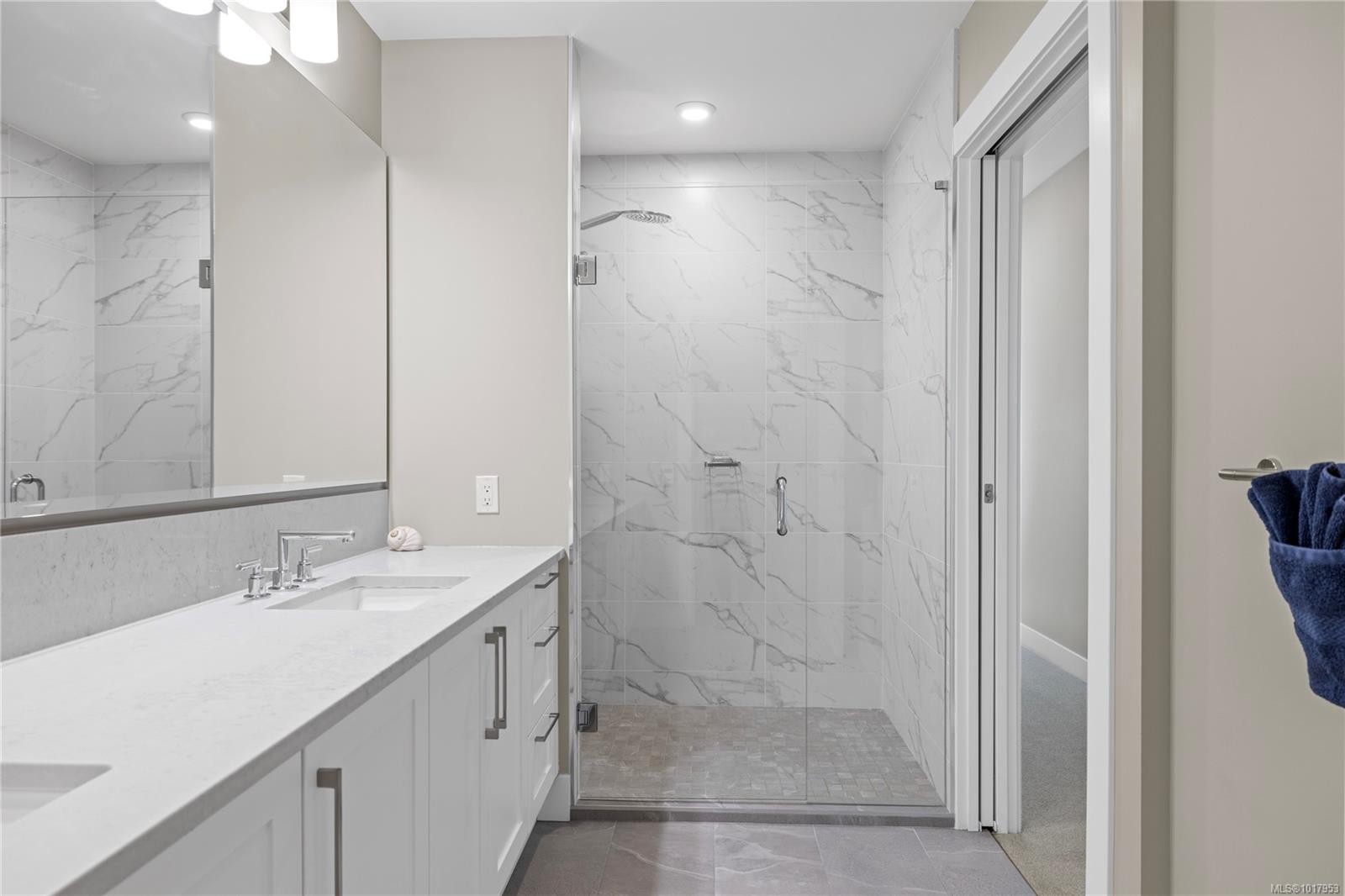 202-3529 Dolphin Dr, Nanoose Bay, BC - Indoor Photo Showing Bathroom