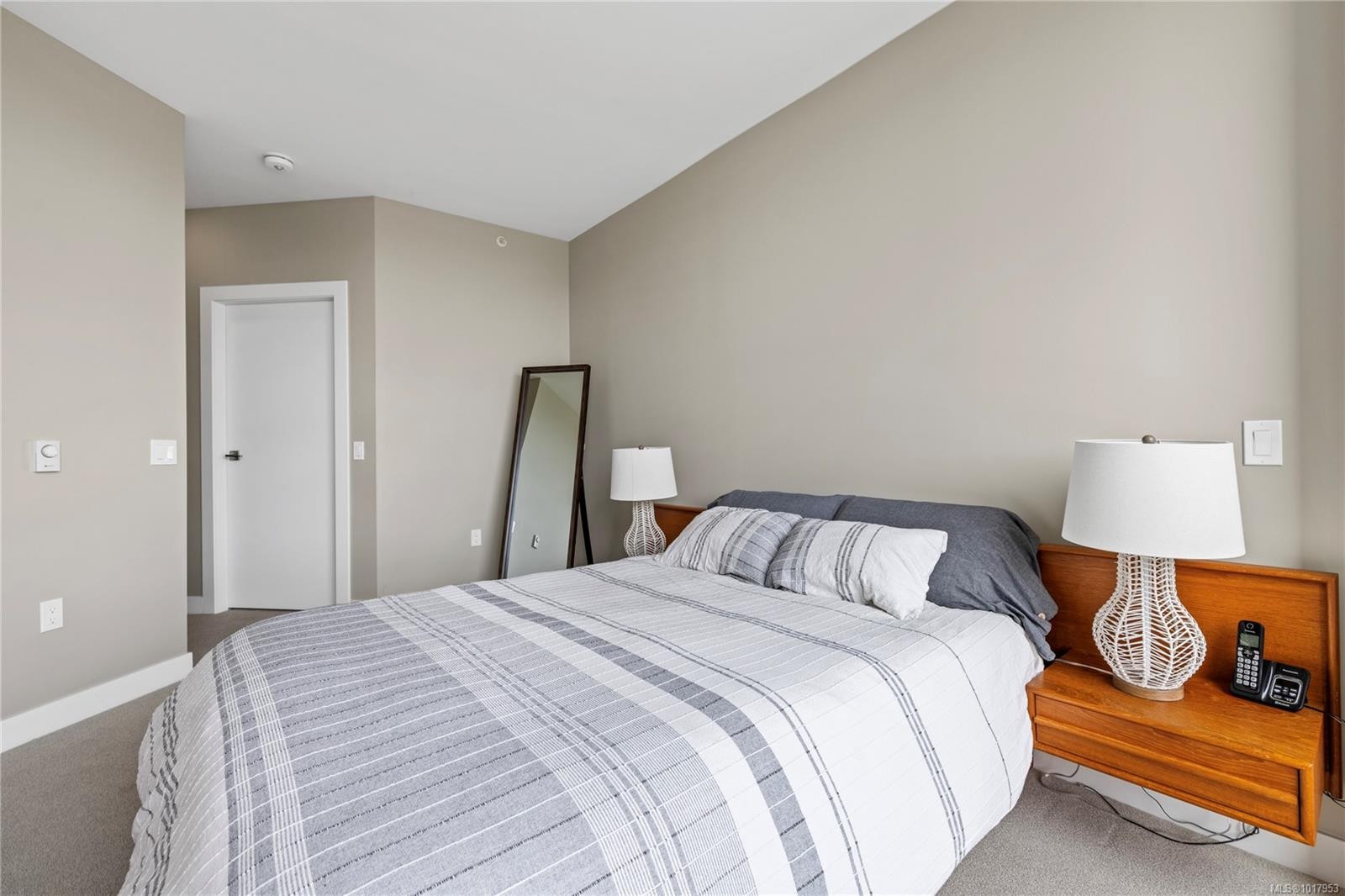 202-3529 Dolphin Dr, Nanoose Bay, BC - Indoor Photo Showing Bedroom