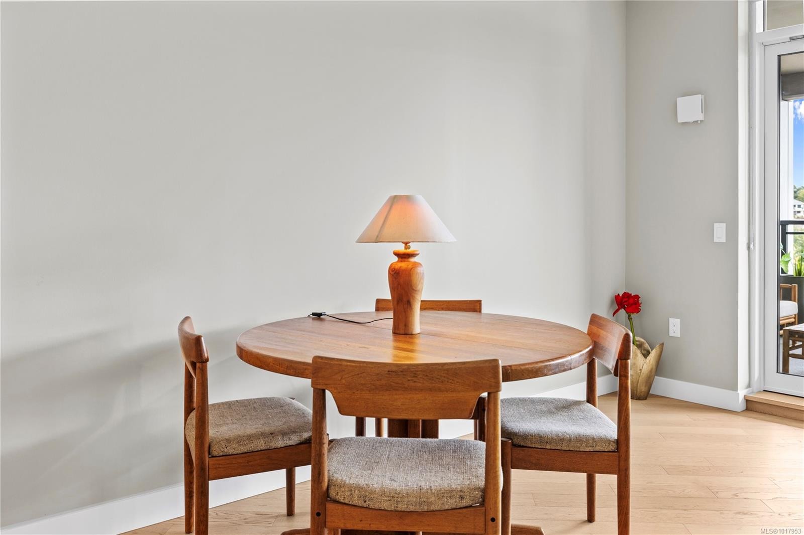 202-3529 Dolphin Dr, Nanoose Bay, BC - Indoor Photo Showing Dining Room