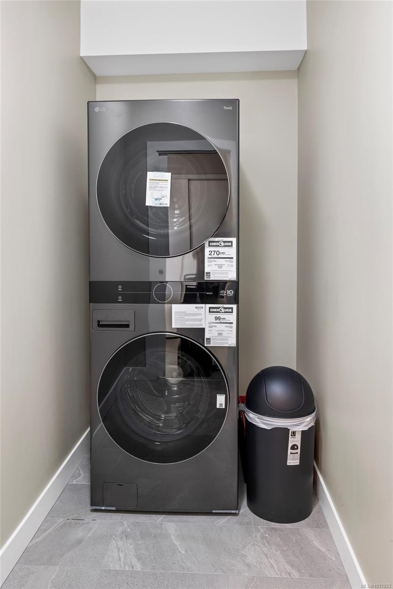 202-3529 Dolphin Dr, Nanoose Bay, BC - Indoor Photo Showing Laundry Room