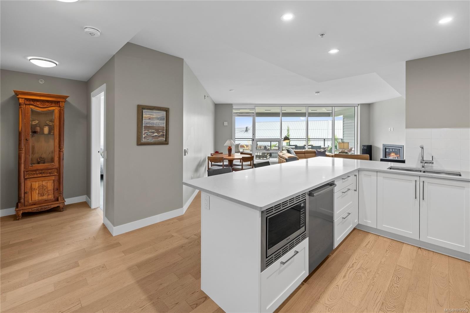 202-3529 Dolphin Dr, Nanoose Bay, BC - Indoor Photo Showing Kitchen