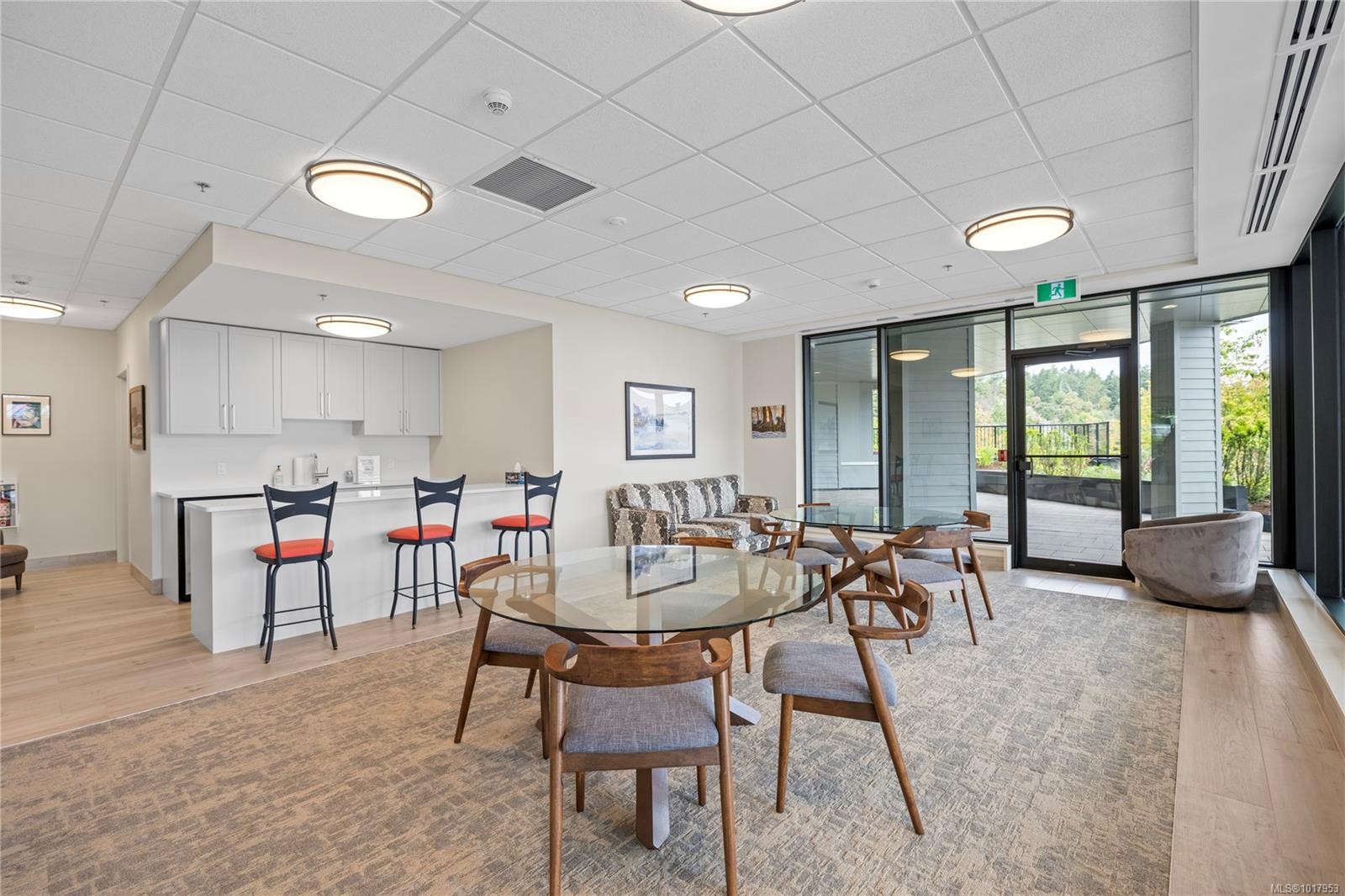 202-3529 Dolphin Dr, Nanoose Bay, BC - Indoor Photo Showing Dining Room