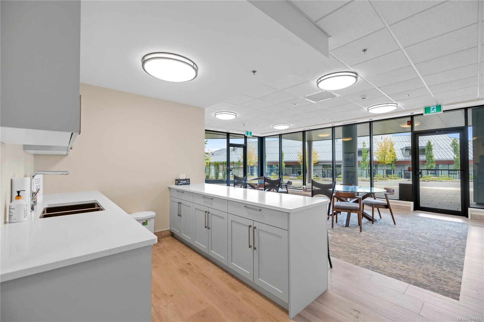 202-3529 Dolphin Dr, Nanoose Bay, BC - Indoor Photo Showing Kitchen