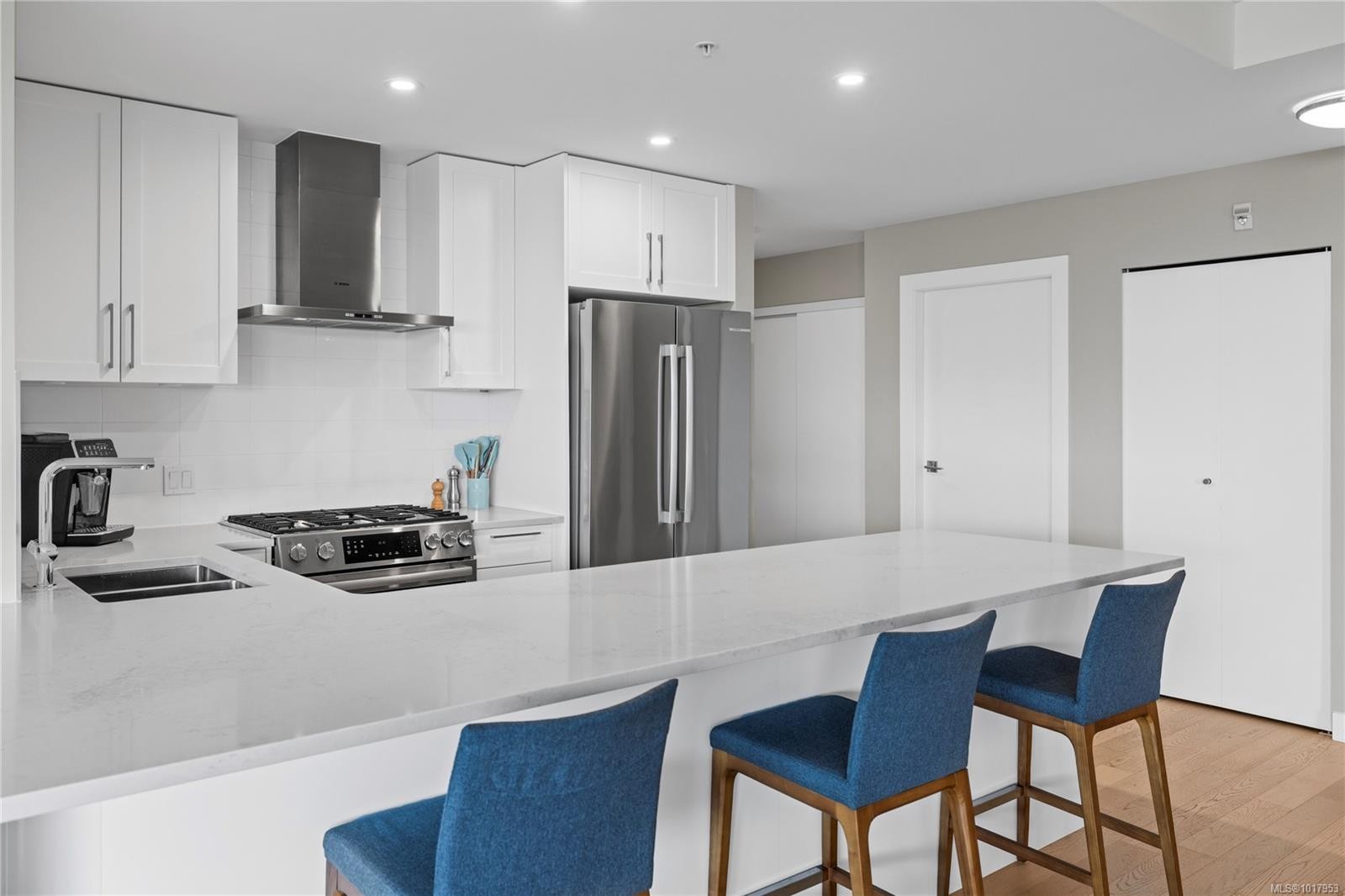 202-3529 Dolphin Dr, Nanoose Bay, BC - Indoor Photo Showing Kitchen With Double Sink With Upgraded Kitchen