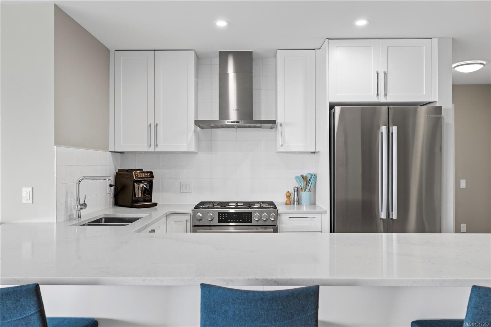 202-3529 Dolphin Dr, Nanoose Bay, BC - Indoor Photo Showing Kitchen With Double Sink With Upgraded Kitchen