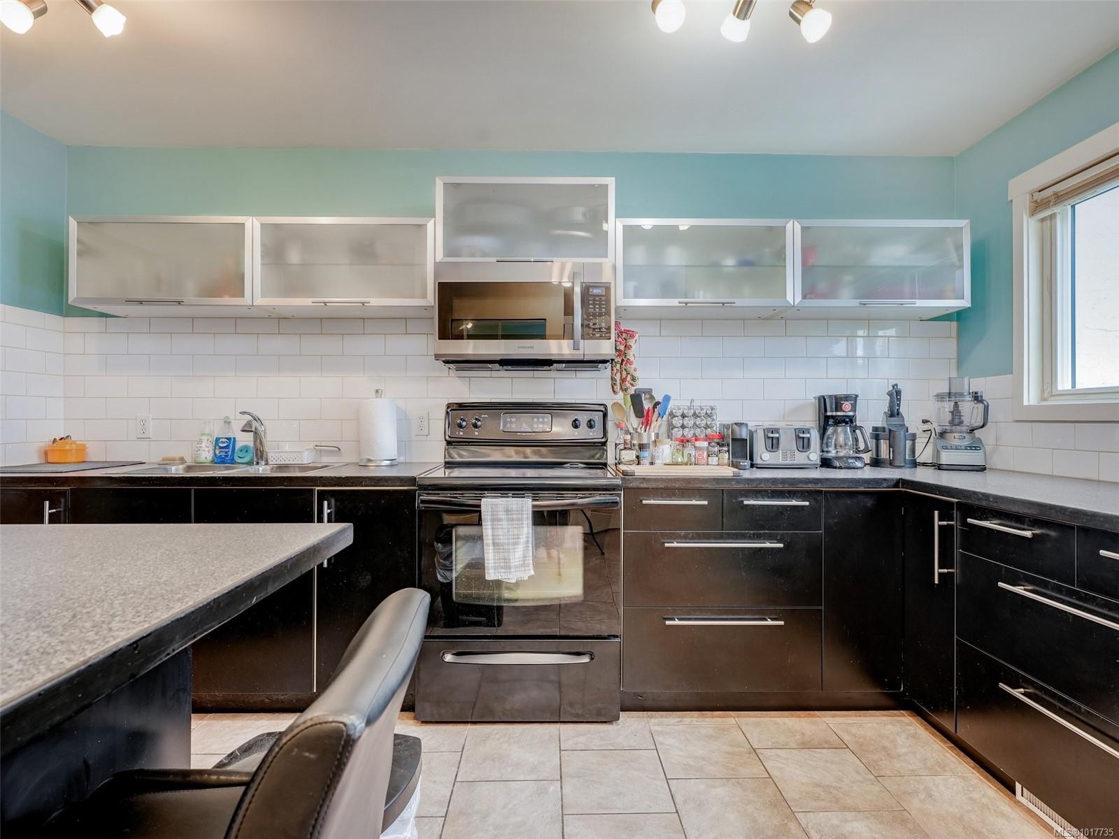 4-379 Wale Rd, Colwood, BC