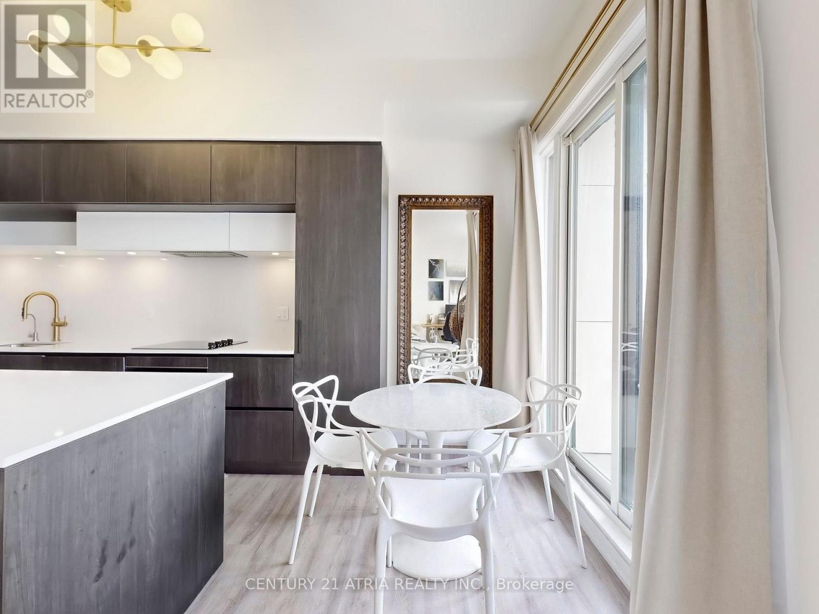 216 - 8 Steckley House Lane, Richmond Hill, ON - Indoor Photo Showing Dining Room