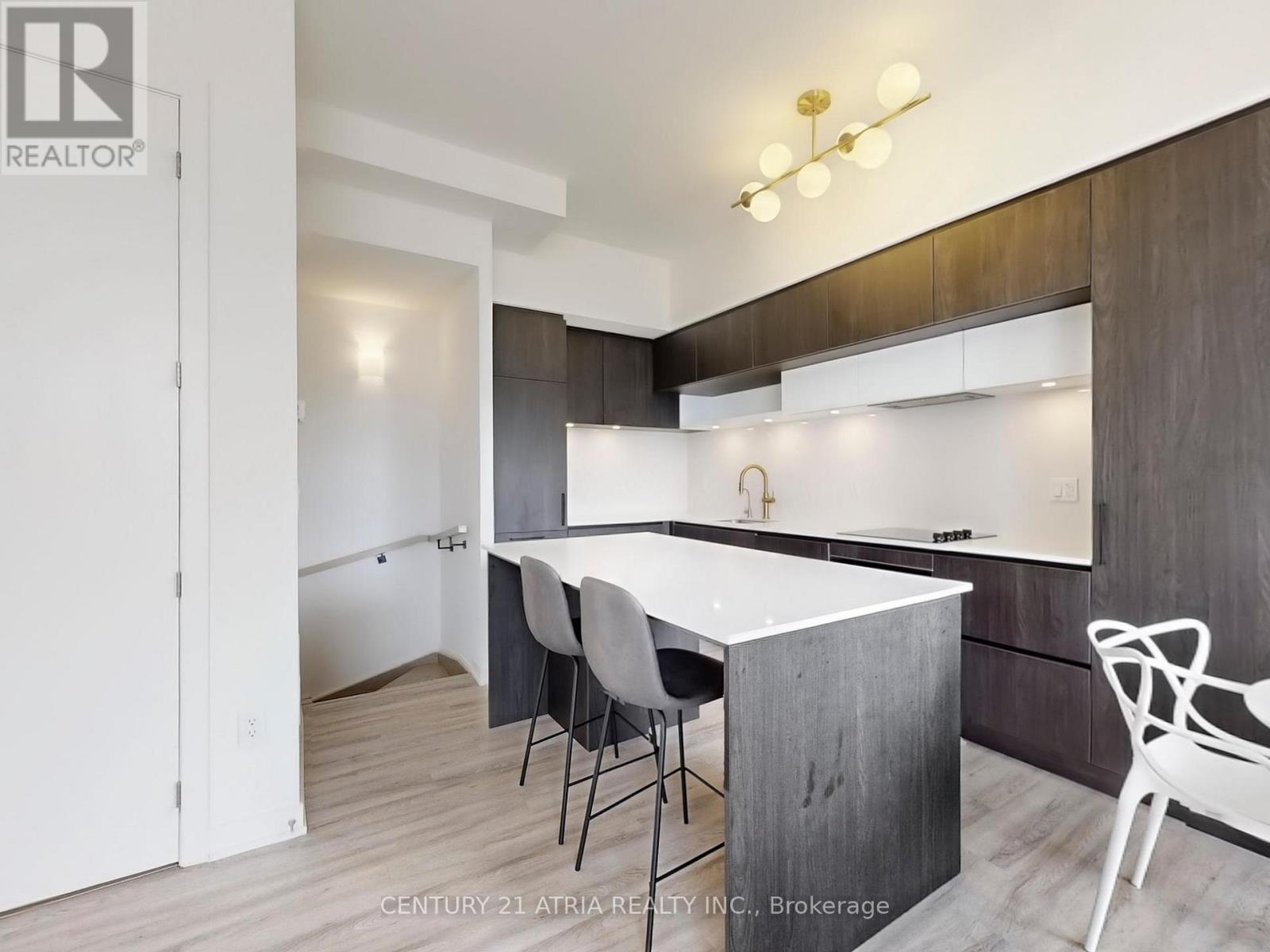 216 - 8 Steckley House Lane, Richmond Hill, ON - Indoor Photo Showing Kitchen