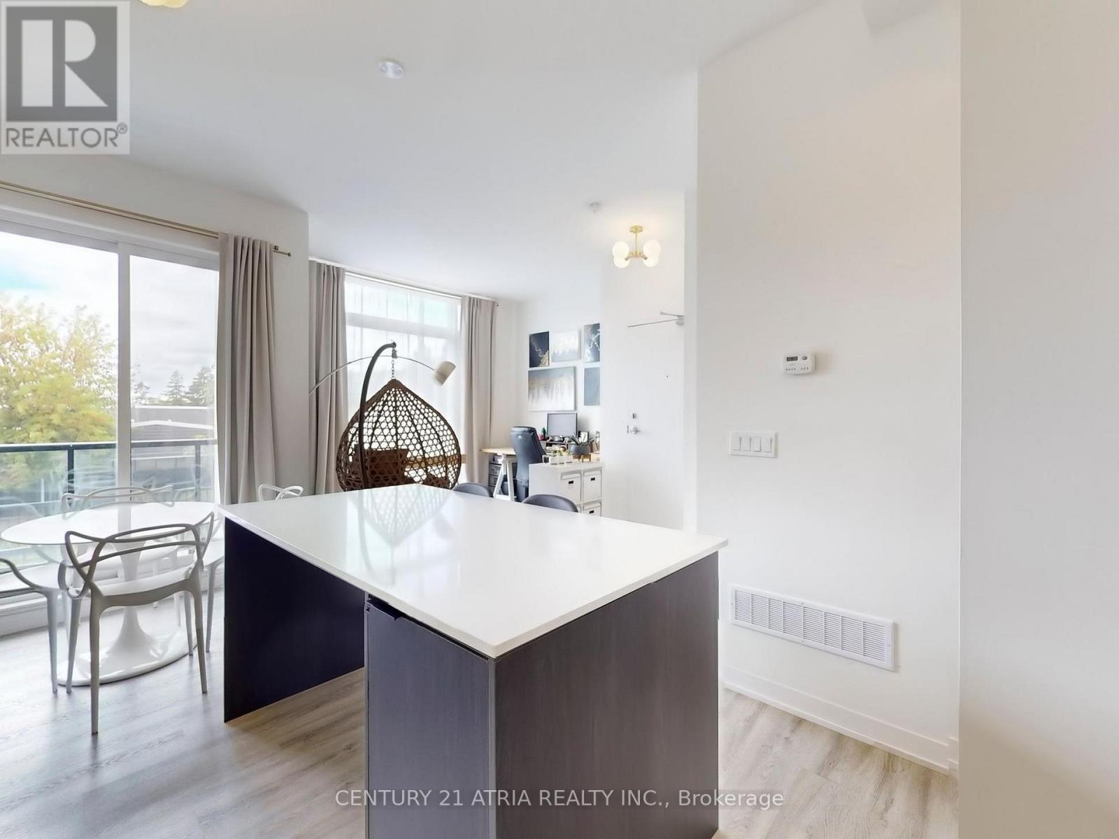 216 - 8 Steckley House Lane, Richmond Hill, ON - Indoor Photo Showing Other Room