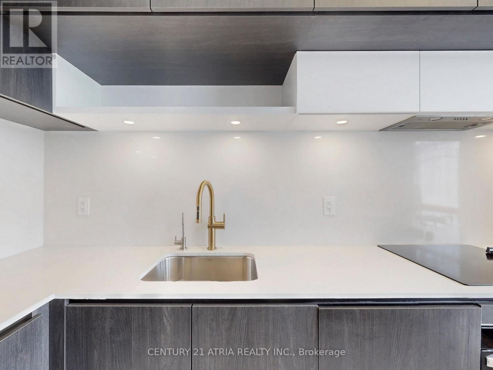 216 - 8 Steckley House Lane, Richmond Hill, ON - Indoor Photo Showing Kitchen