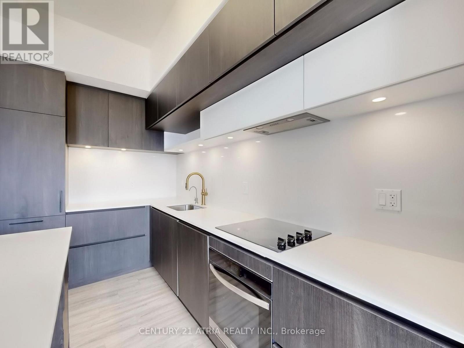 216 - 8 Steckley House Lane, Richmond Hill, ON - Indoor Photo Showing Kitchen With Upgraded Kitchen