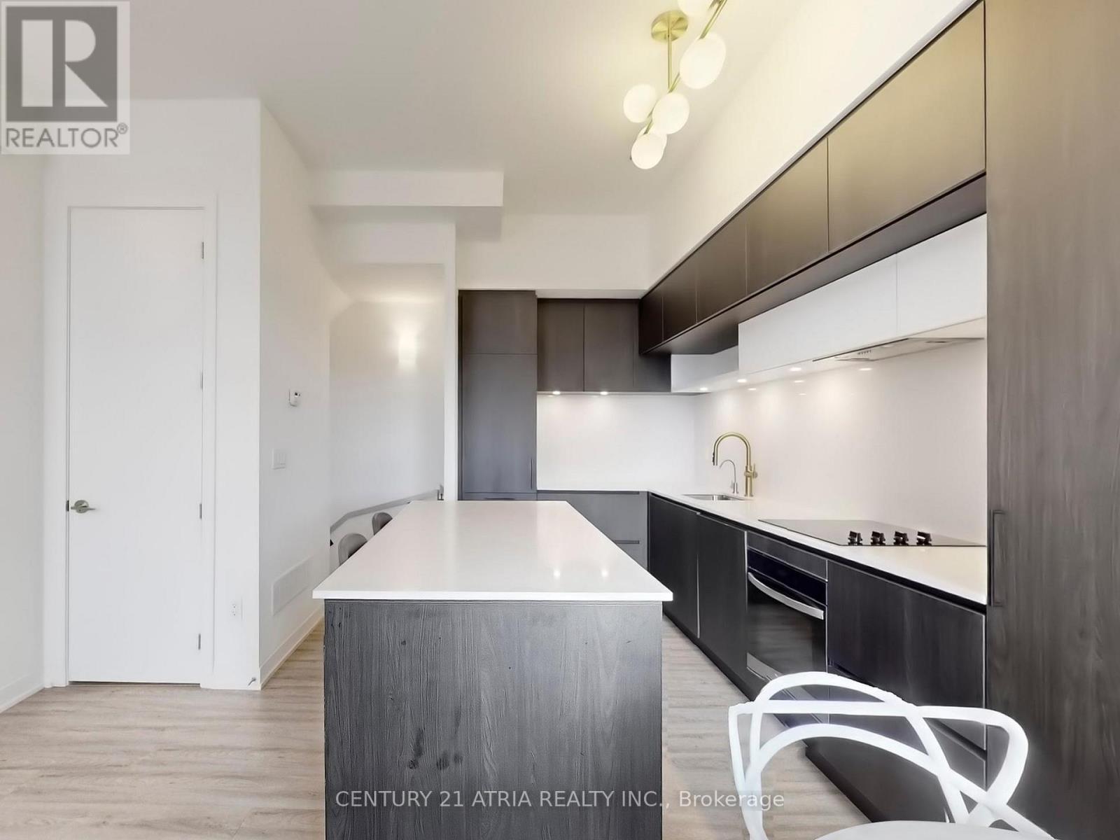 216 - 8 Steckley House Lane, Richmond Hill, ON - Indoor Photo Showing Kitchen With Upgraded Kitchen