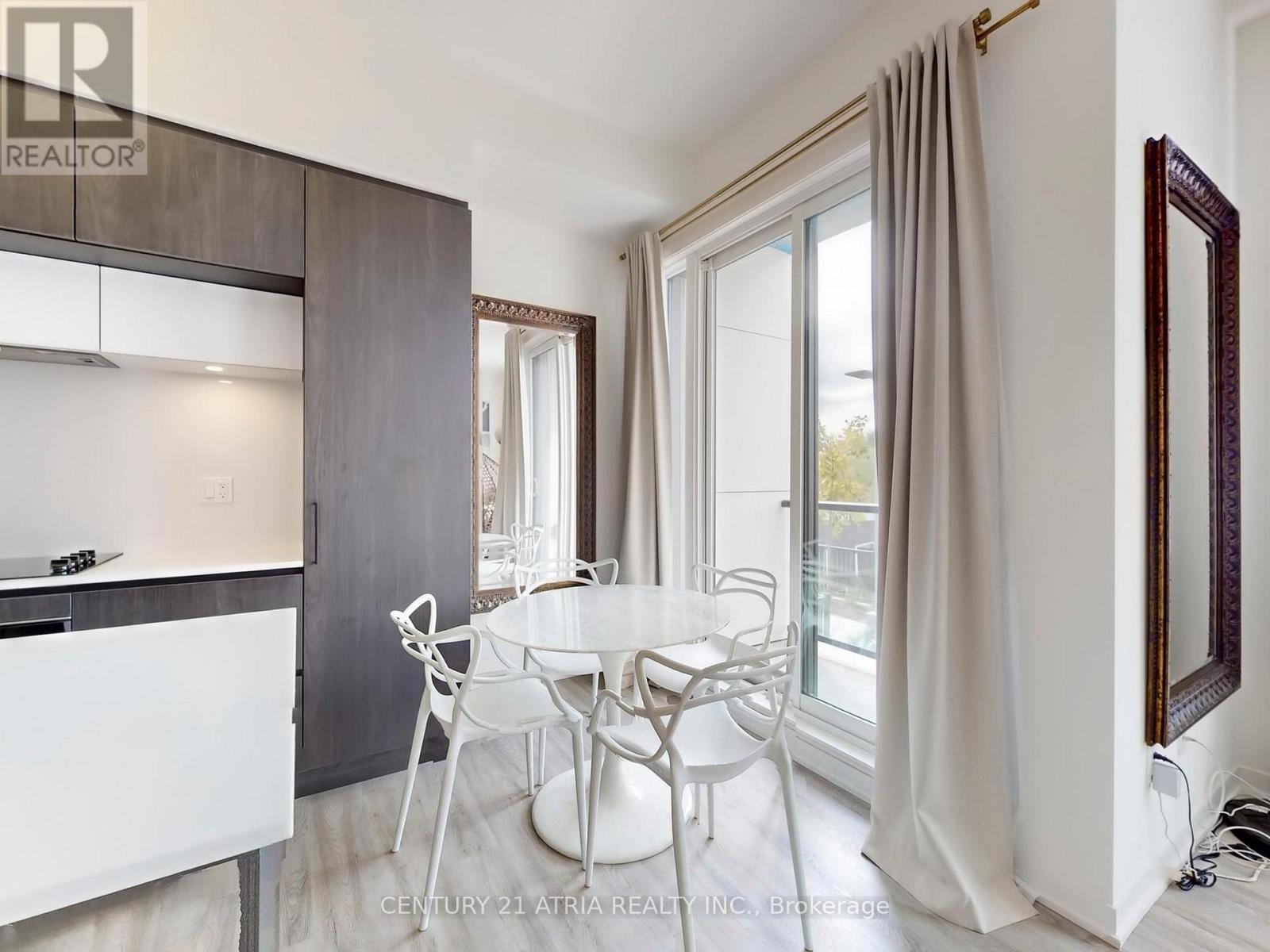 216 - 8 Steckley House Lane, Richmond Hill, ON - Indoor Photo Showing Dining Room