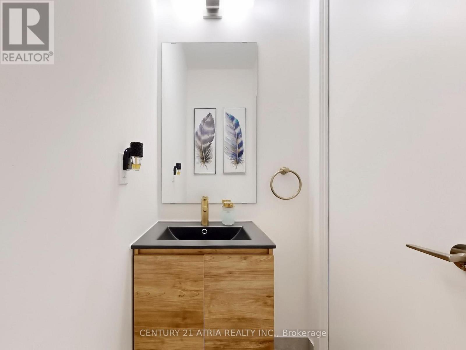 216 - 8 Steckley House Lane, Richmond Hill, ON - Indoor