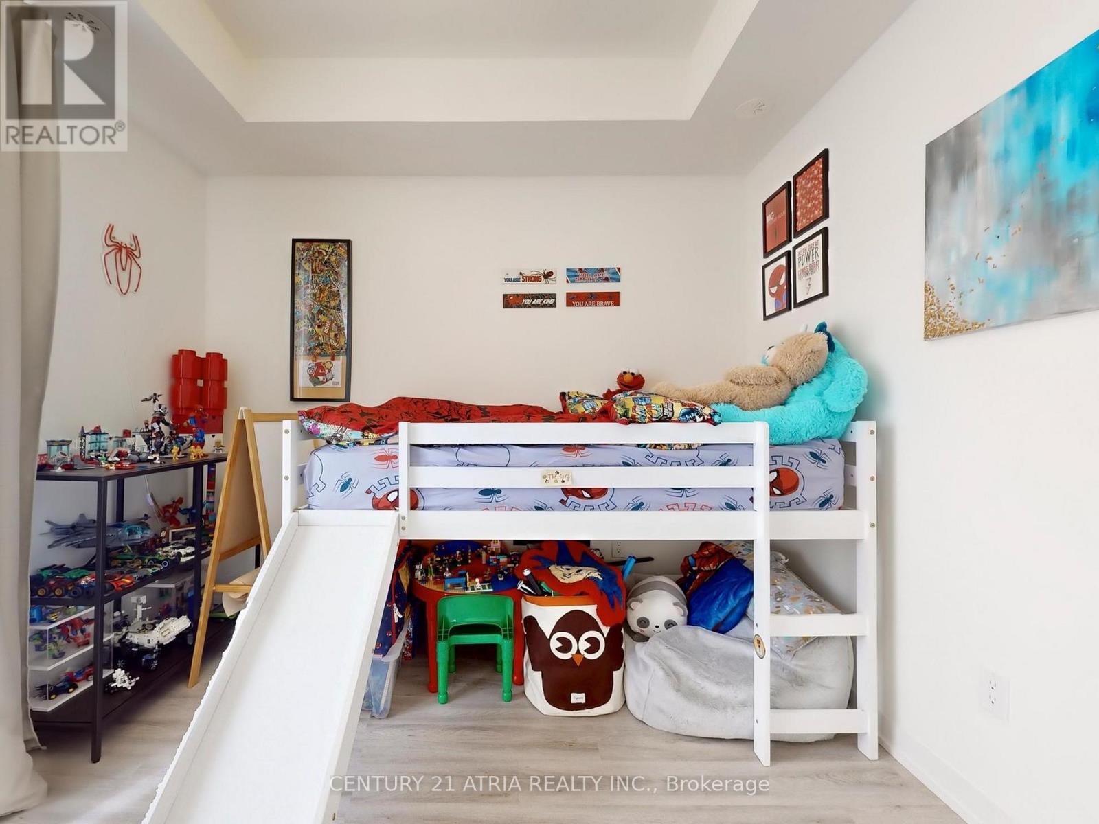 216 - 8 Steckley House Lane, Richmond Hill, ON - Indoor