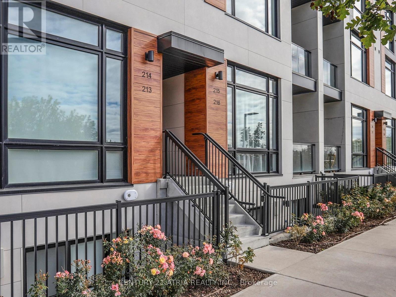 216 - 8 Steckley House Lane, Richmond Hill, ON - Outdoor