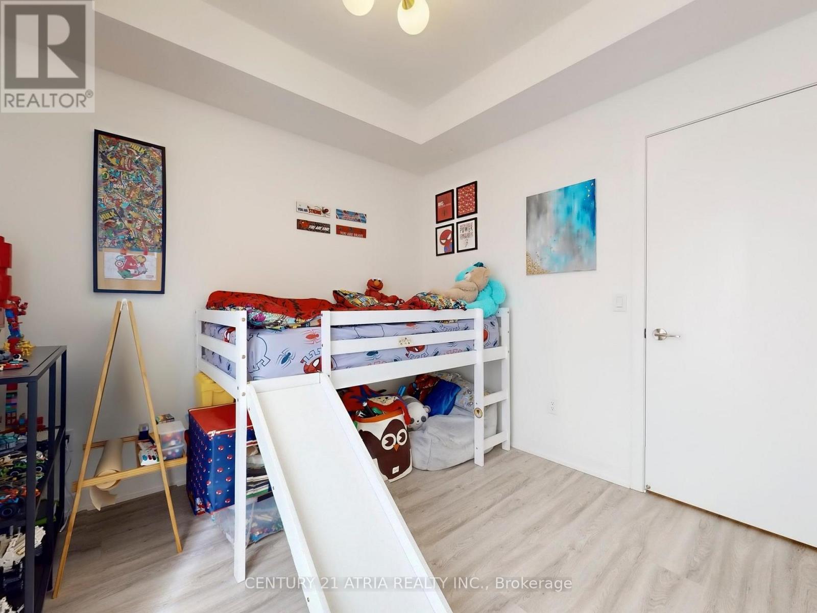 216 - 8 Steckley House Lane, Richmond Hill, ON - Indoor