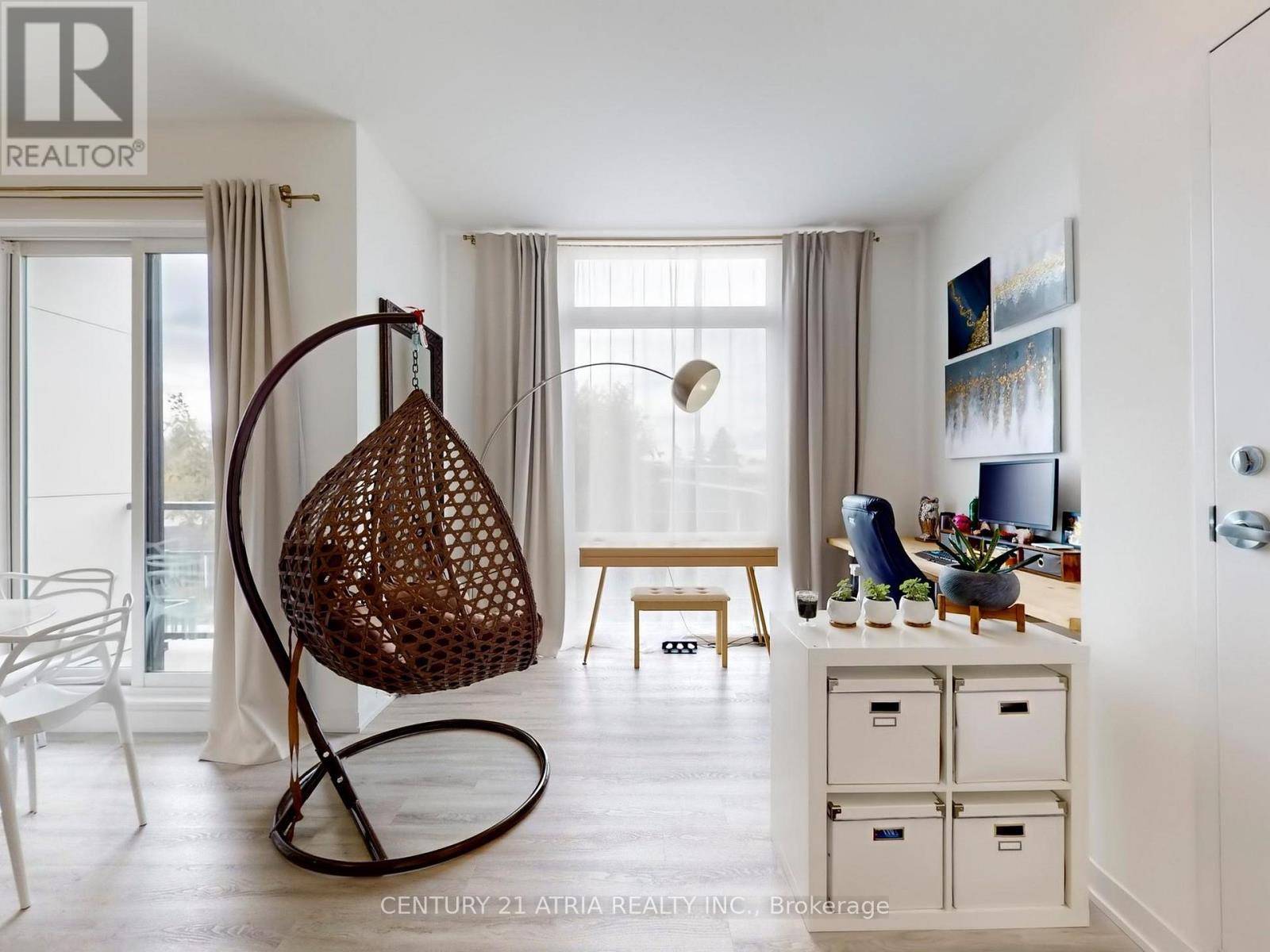 216 - 8 Steckley House Lane, Richmond Hill, ON - Indoor Photo Showing Other Room