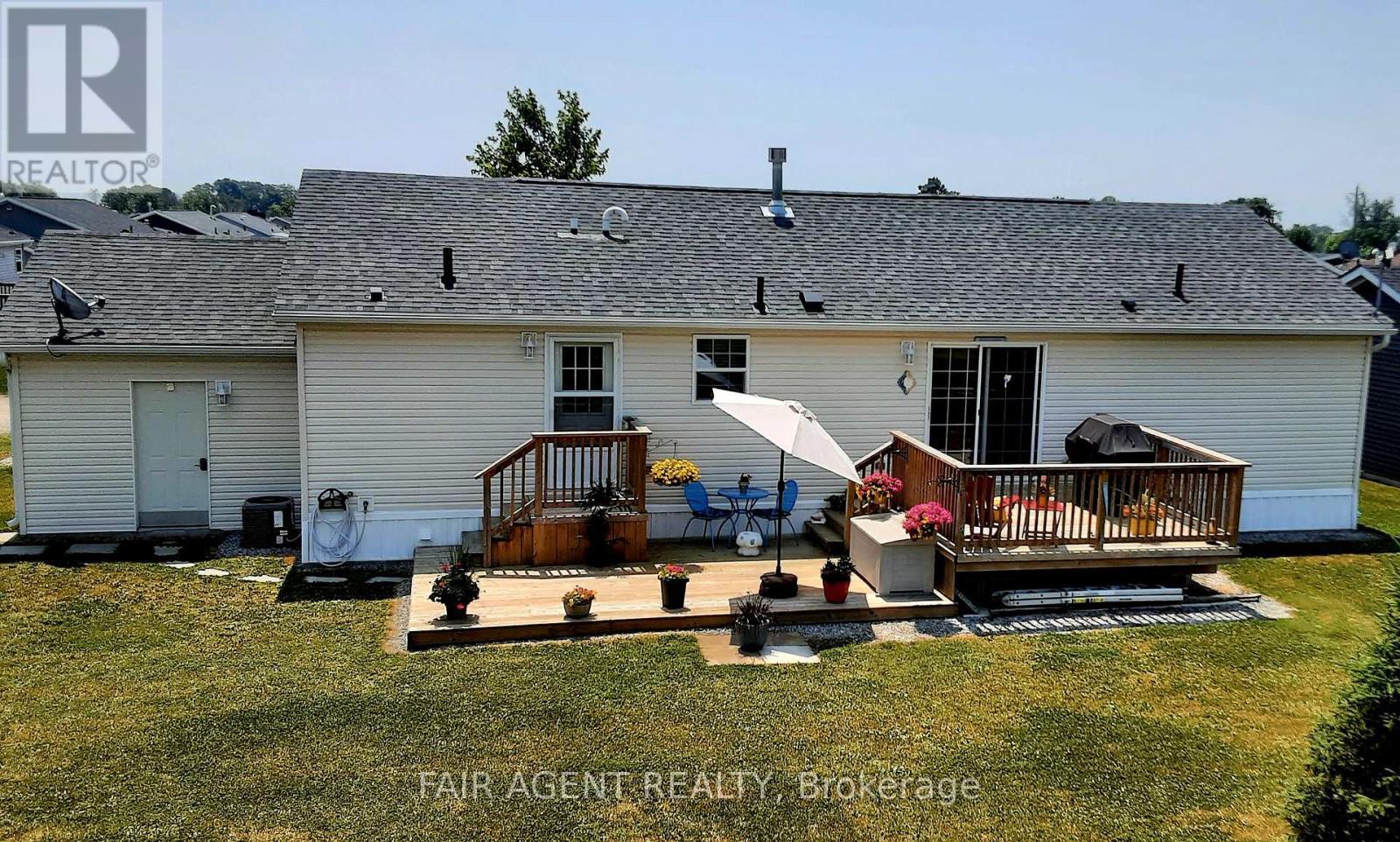7 Forest Trail, Haldimand (Nanticoke), ON - Outdoor With Deck Patio Veranda With Exterior