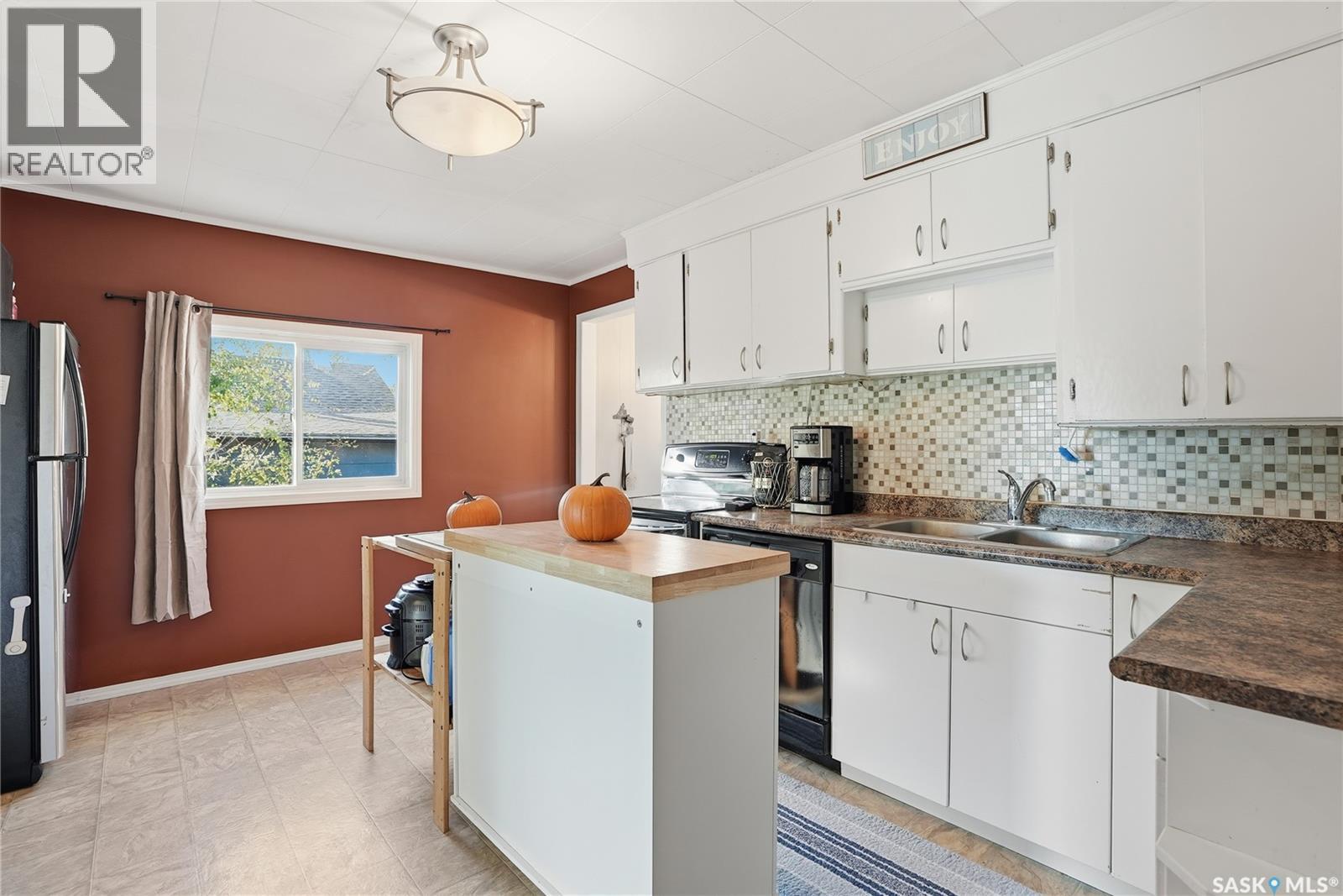 620 Miles Street, Asquith, SK - Indoor Photo Showing Kitchen With Double Sink