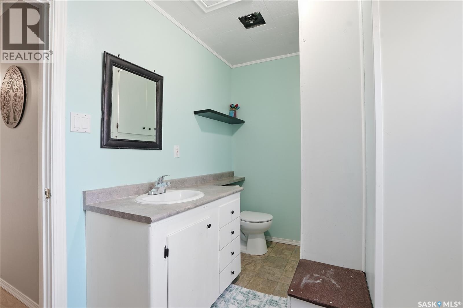 620 Miles Street, Asquith, SK - Indoor Photo Showing Bathroom
