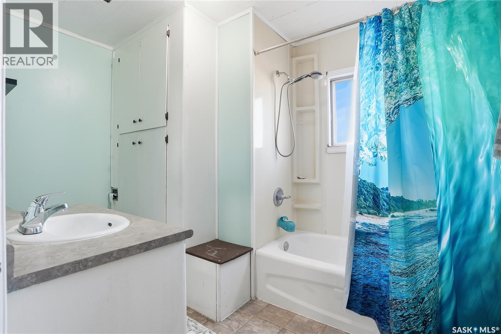 620 Miles Street, Asquith, SK - Indoor Photo Showing Bathroom