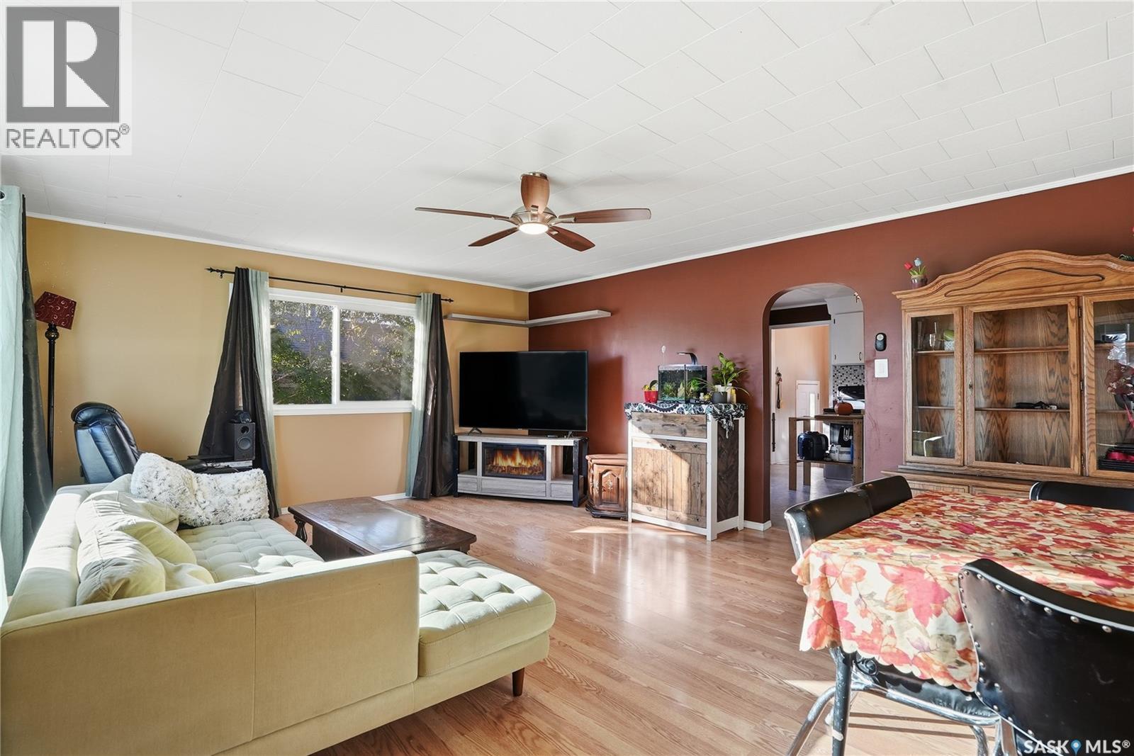 620 Miles Street, Asquith, SK - Indoor Photo Showing Living Room