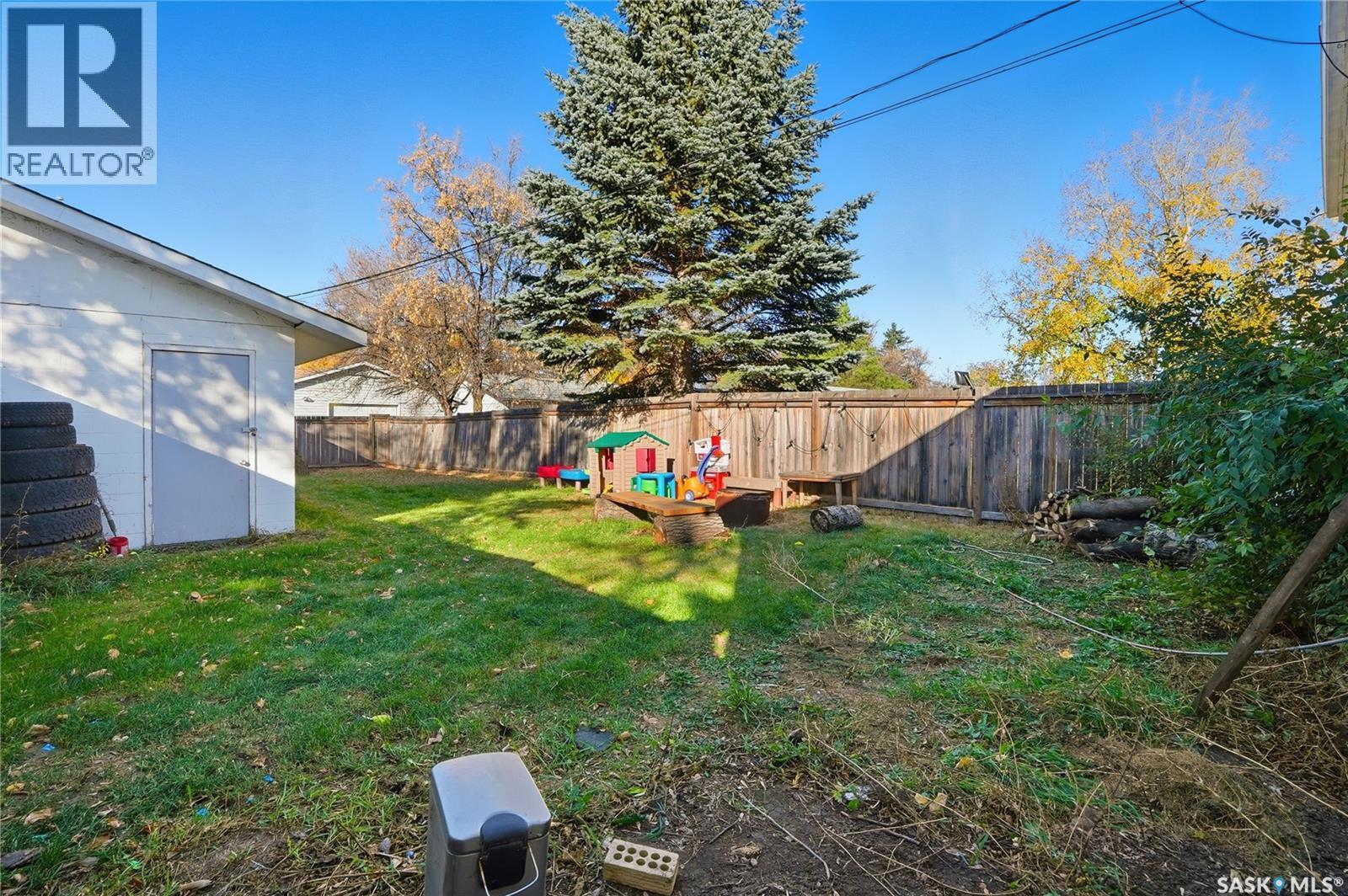 620 Miles Street, Asquith, SK - Outdoor With Backyard