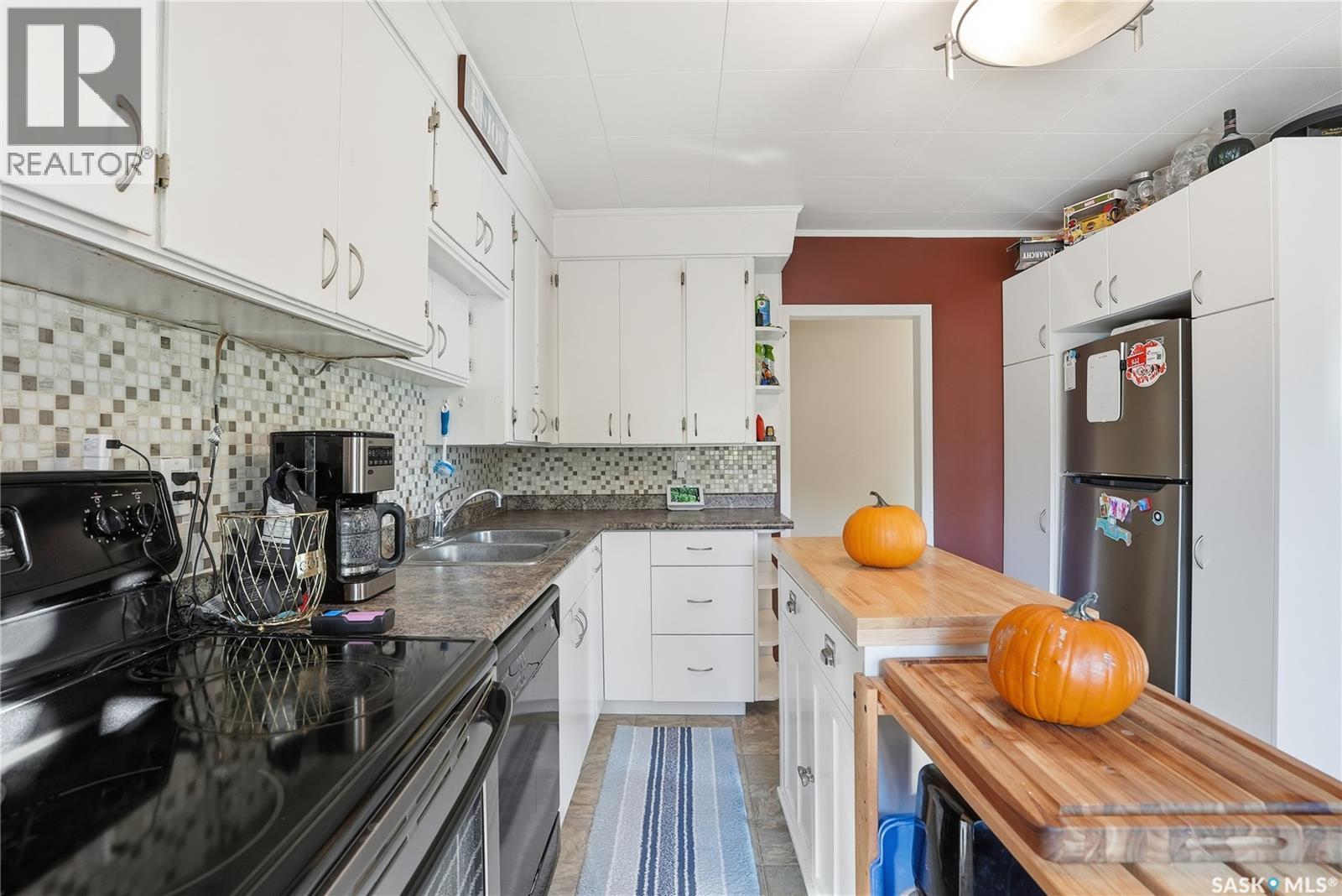 620 Miles Street, Asquith, SK - Indoor Photo Showing Kitchen With Double Sink