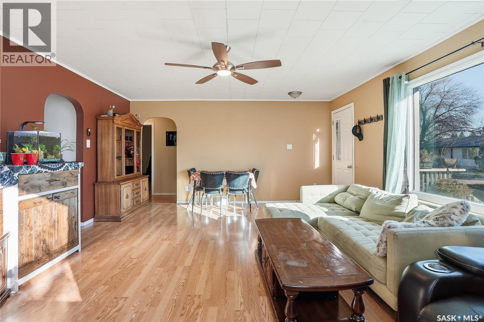 620 Miles Street, Asquith, SK - Indoor Photo Showing Living Room