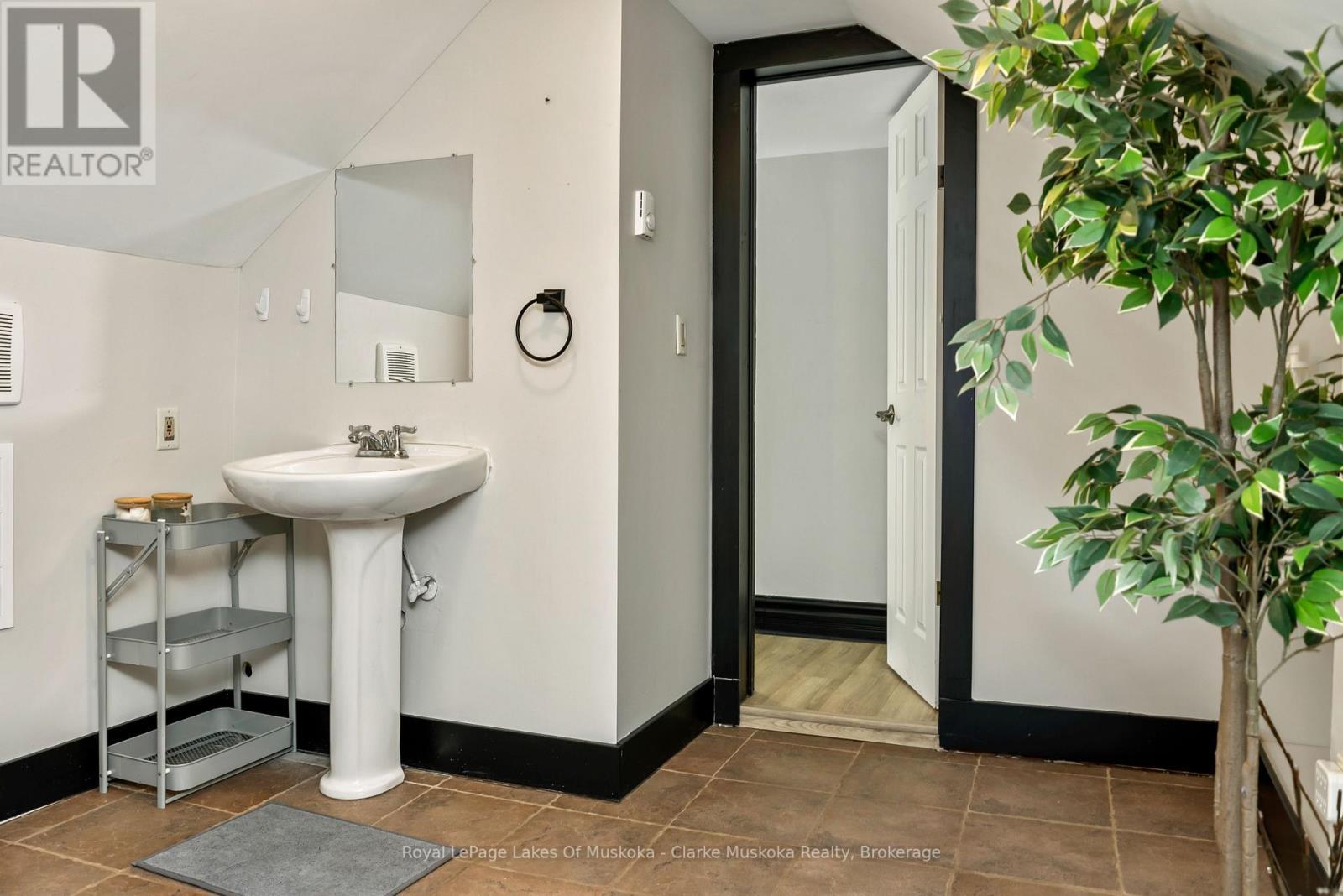 3173 Muskoka Rd 169, Muskoka Lakes (Medora), ON