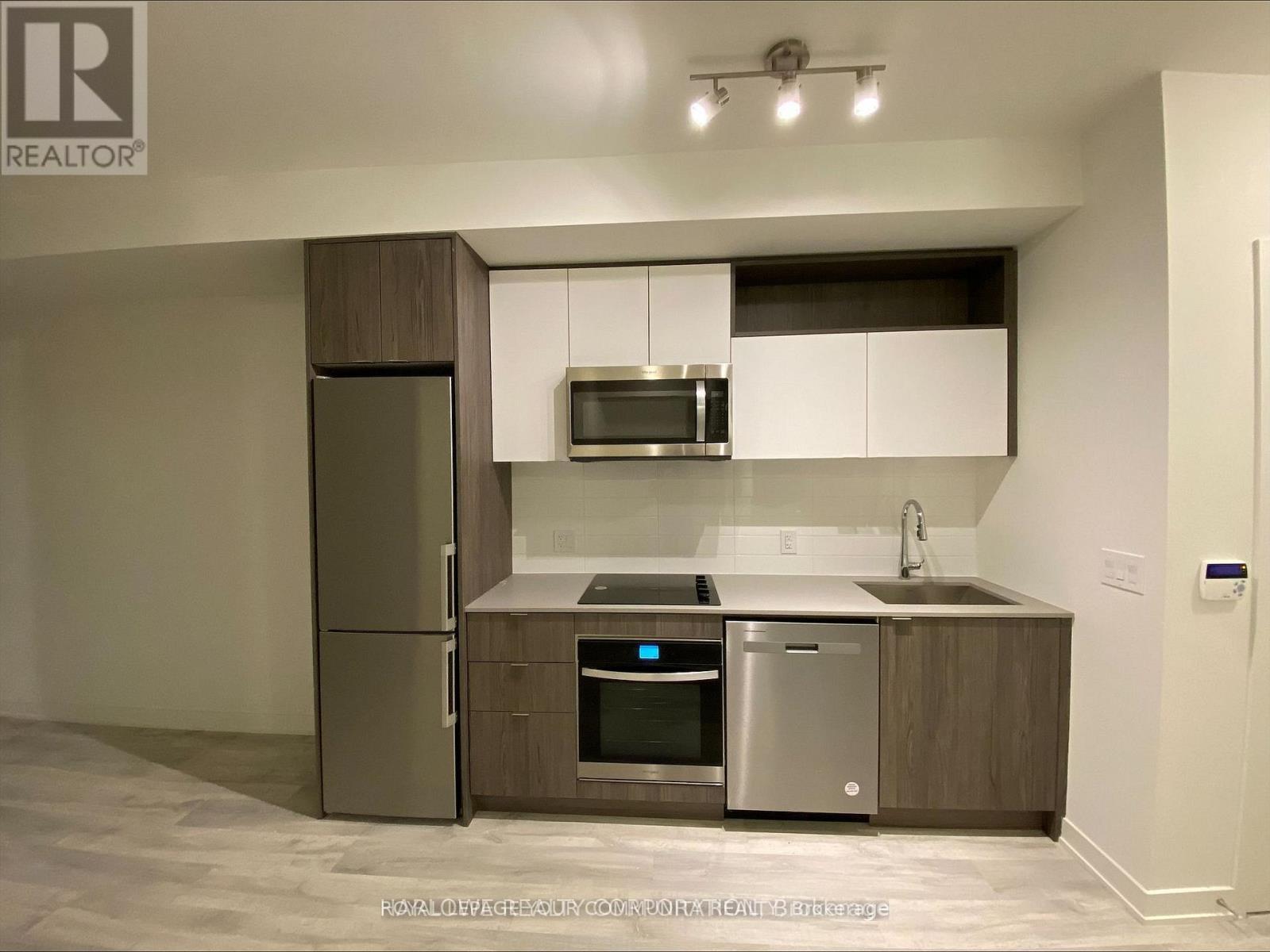335 W - 135 Lower Sherbourne Street, Toronto, ON - Indoor Photo Showing Kitchen