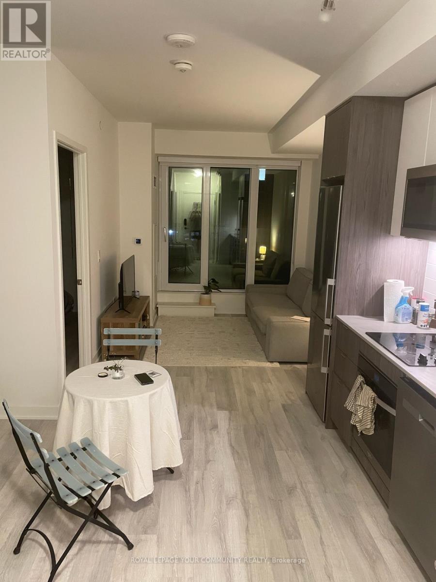 335 W - 135 Lower Sherbourne Street, Toronto, ON - Indoor Photo Showing Kitchen