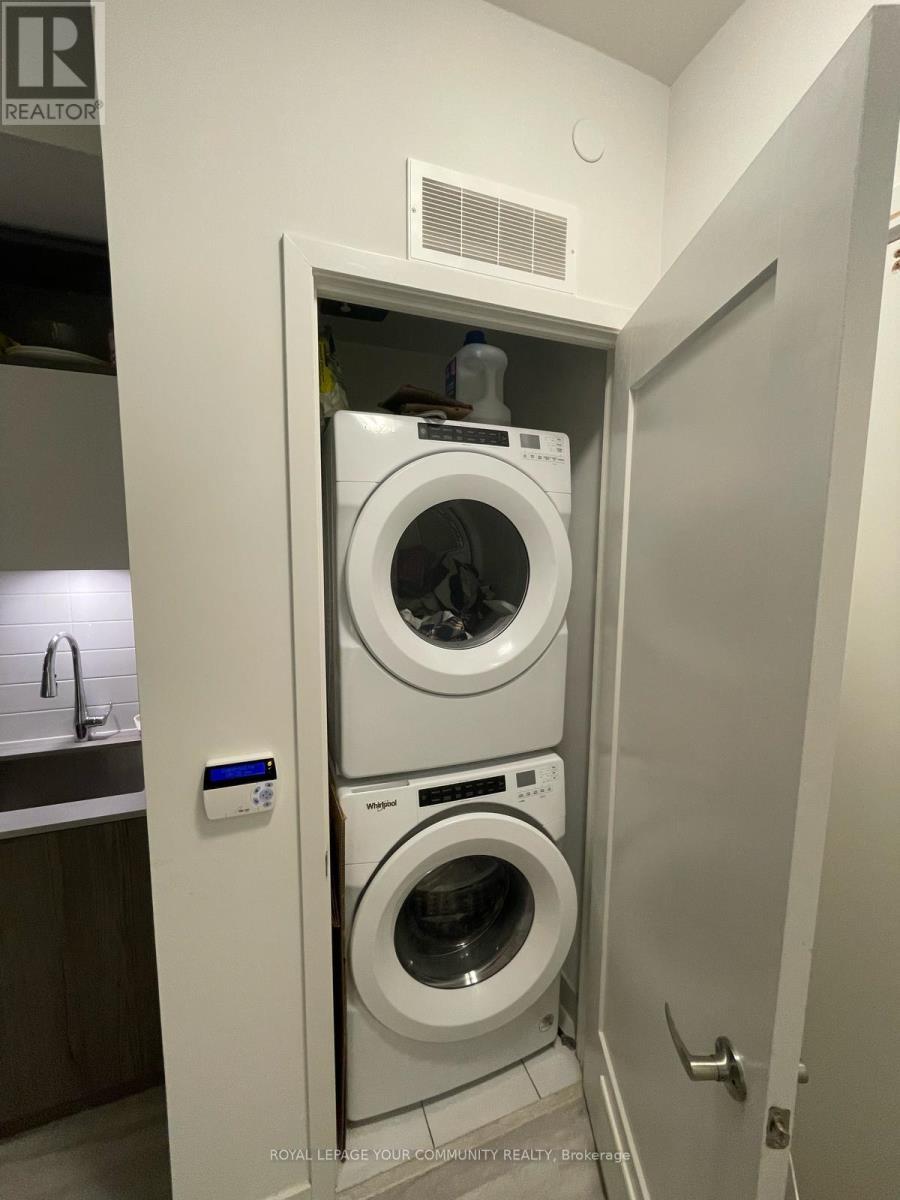 335 W - 135 Lower Sherbourne Street, Toronto, ON - Indoor Photo Showing Laundry Room
