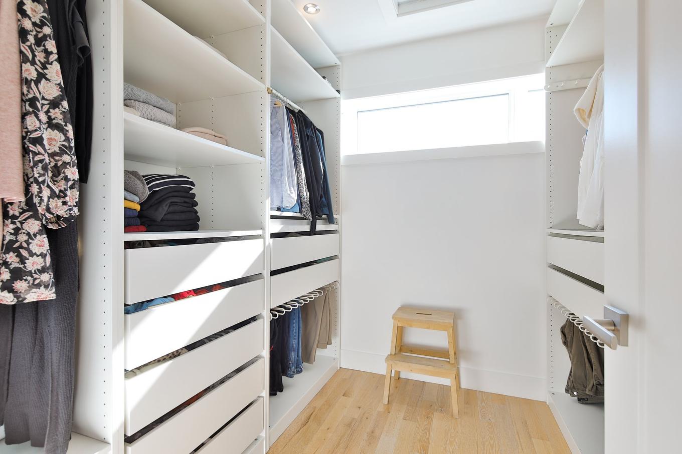Walk-in closet - 47 Rue Henri-Ladouceur, Mercier, QC - Indoor
