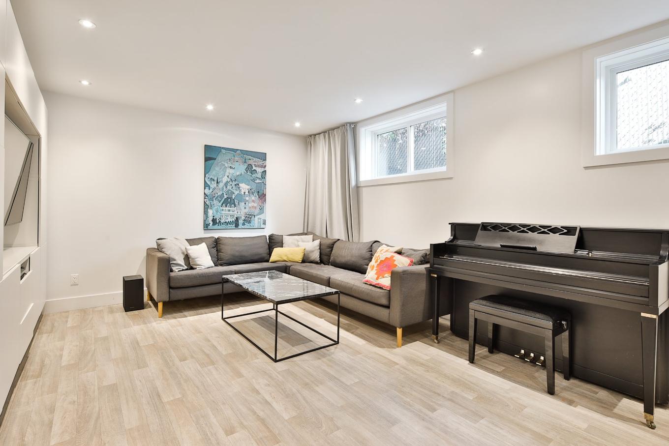 Family room - 47 Rue Henri-Ladouceur, Mercier, QC - Indoor Photo Showing Living Room