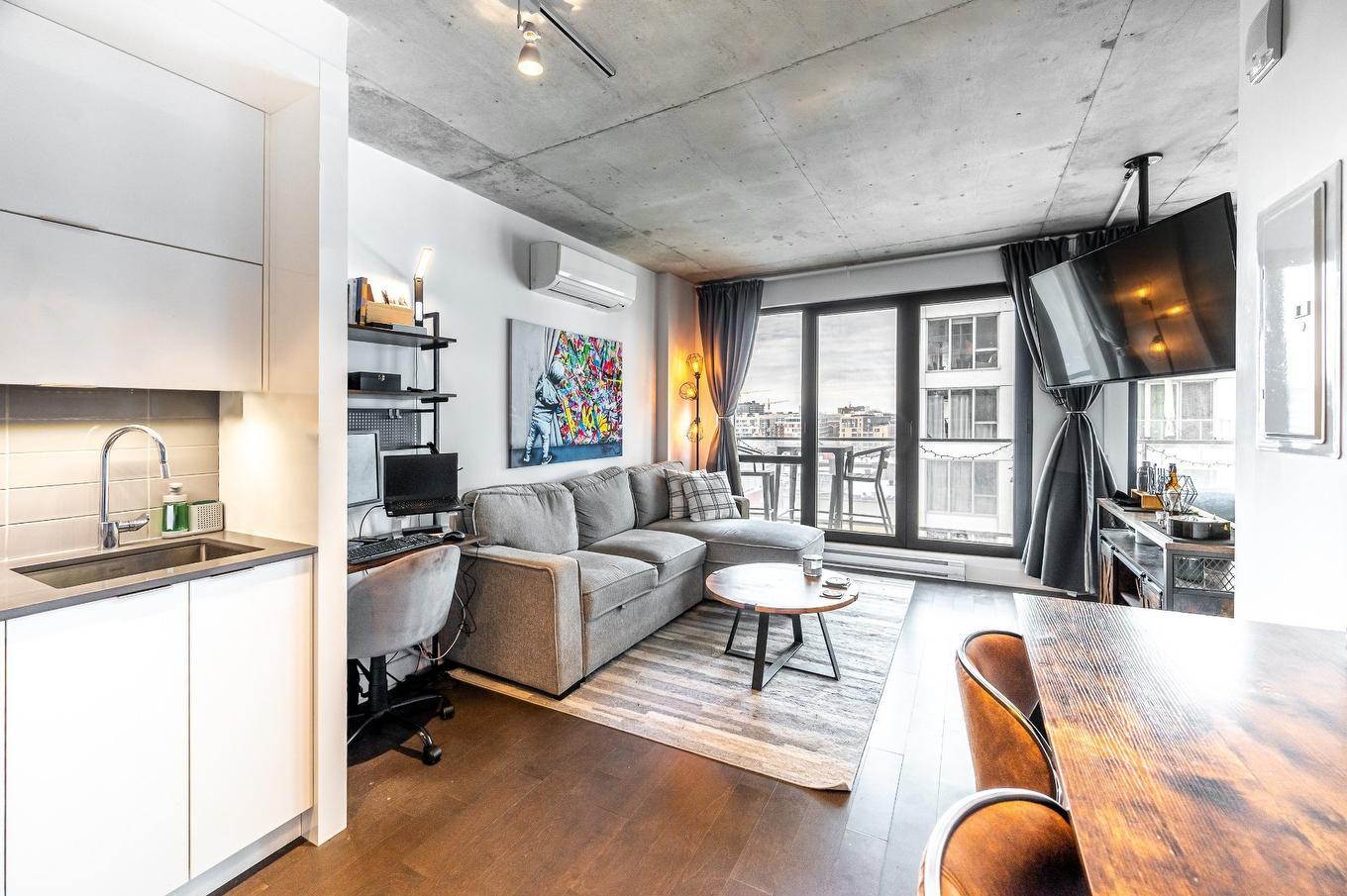 Salon - 910-705 Rue William, Montréal (Ville-Marie), QC - Indoor