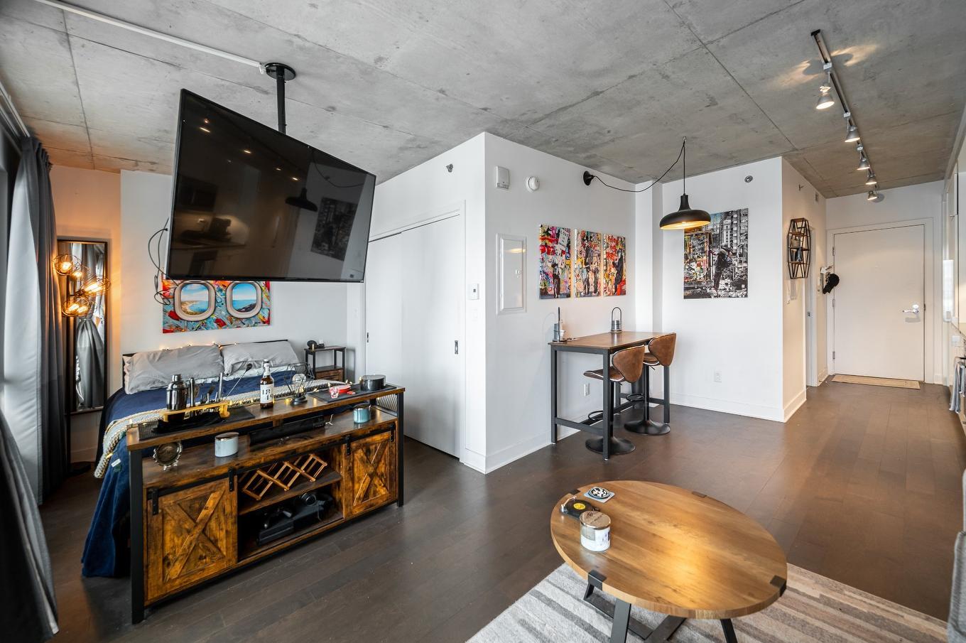 Salon - 910-705 Rue William, Montréal (Ville-Marie), QC - Indoor