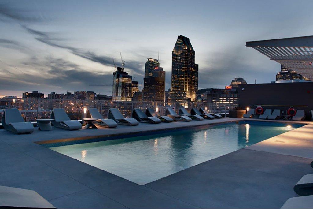 Piscine - 910-705 Rue William, Montréal (Ville-Marie), QC - Outdoor With In Ground Pool With View