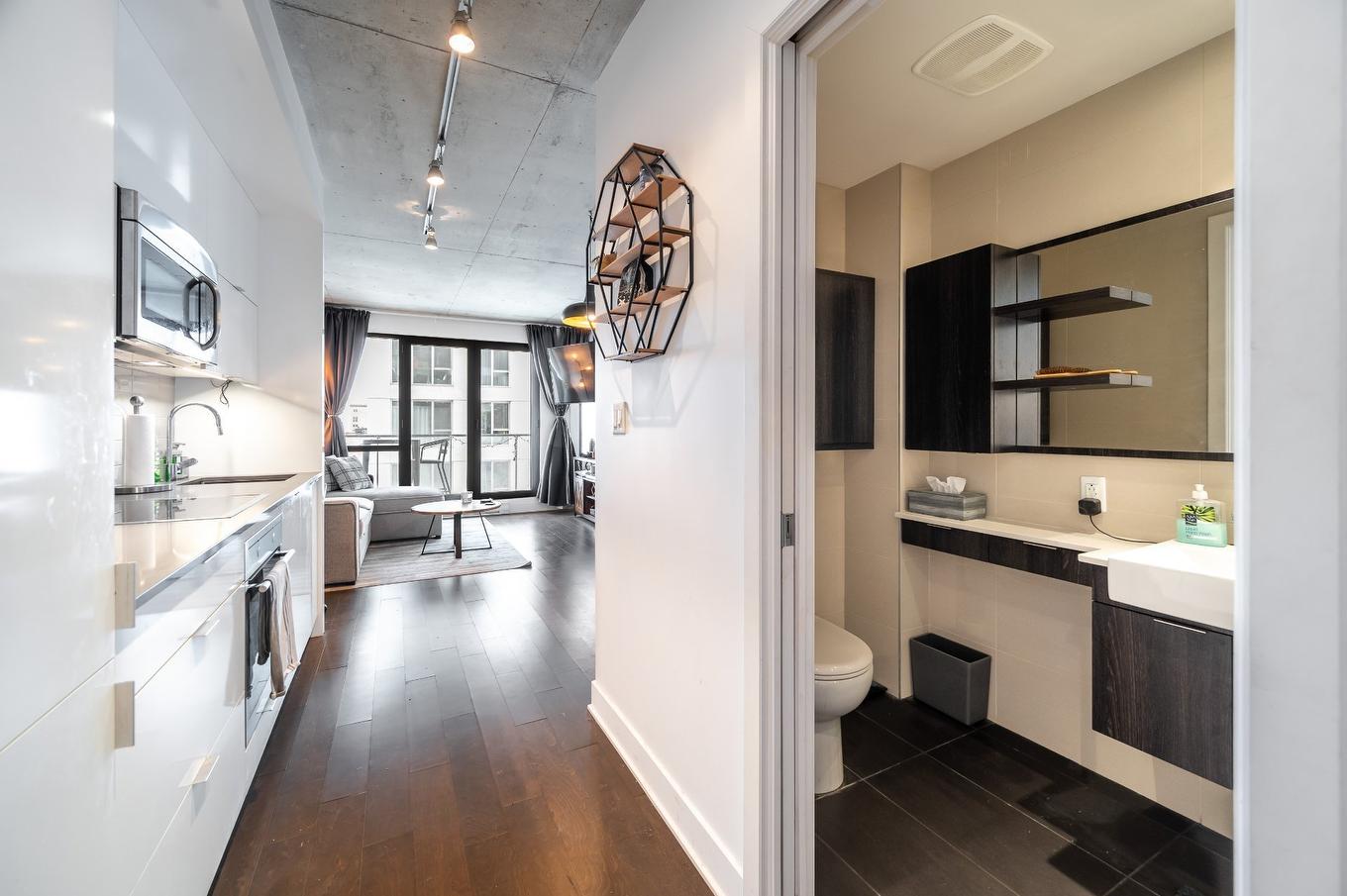 Cuisine - 910-705 Rue William, Montréal (Ville-Marie), QC - Indoor Photo Showing Kitchen With Upgraded Kitchen